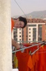 großer Putztag in unserer spanischen Wohngemeinschaft in Oviedo: SrNaranja beim Wäscheaufhängen