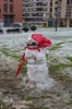 Oviedo im Schnee und ein Schneemann